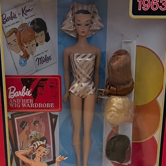 1963 My Favorite Barbie Reproduction Set Fashion Queen Barbie Wig Wardrobe Doll - Picture 5 of 9